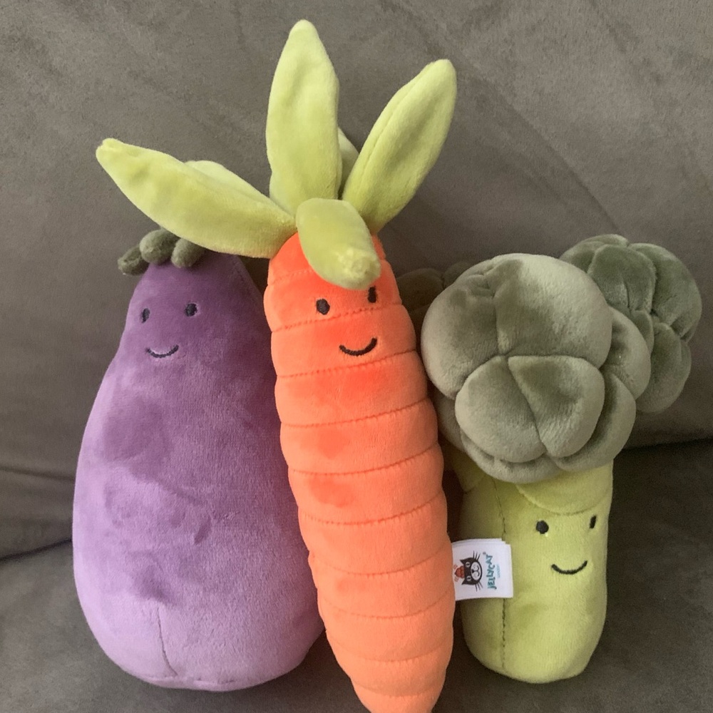 LOT- 3 JellyCat Vegetables- retired 🥦🥕🍆